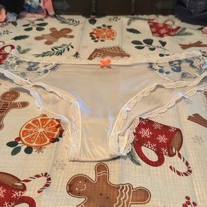 Gently used body by Victoria hip hugger panty